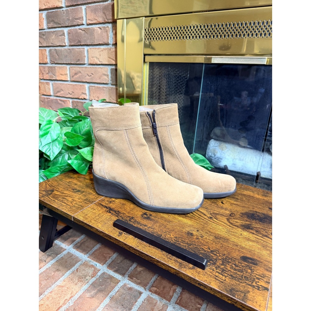 La Canadienne Waterproof Suede Wedge Ankle Boots Womens Square Toe Size 8.5 NWT